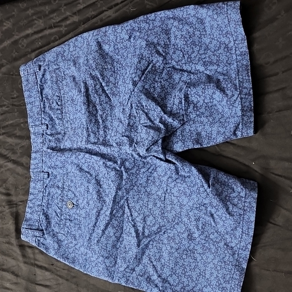 Old Navy shorts 9" inseam - Picture 3 of 3